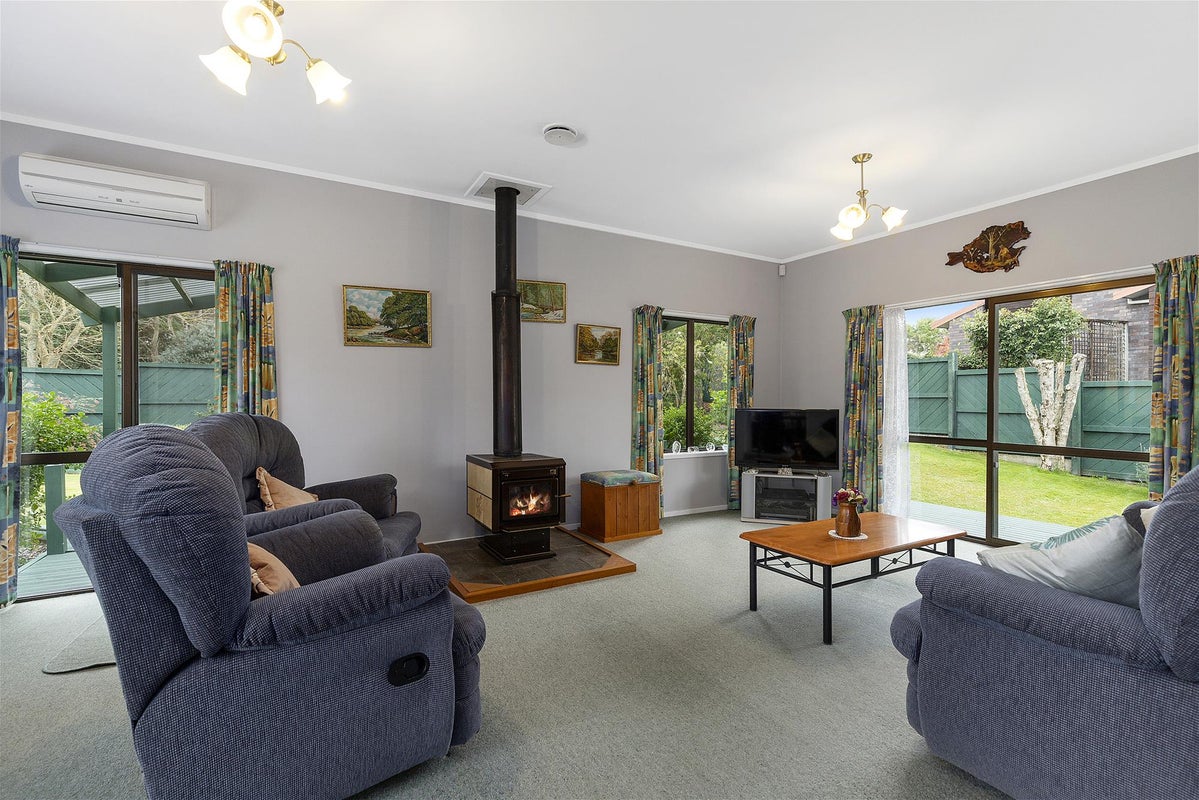 1 Homestead Place, Glenview, Hamilton - Carousel 2