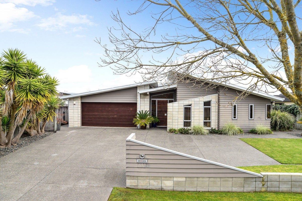 100 Huntington Drive, Huntington, Hamilton - Carousel 1