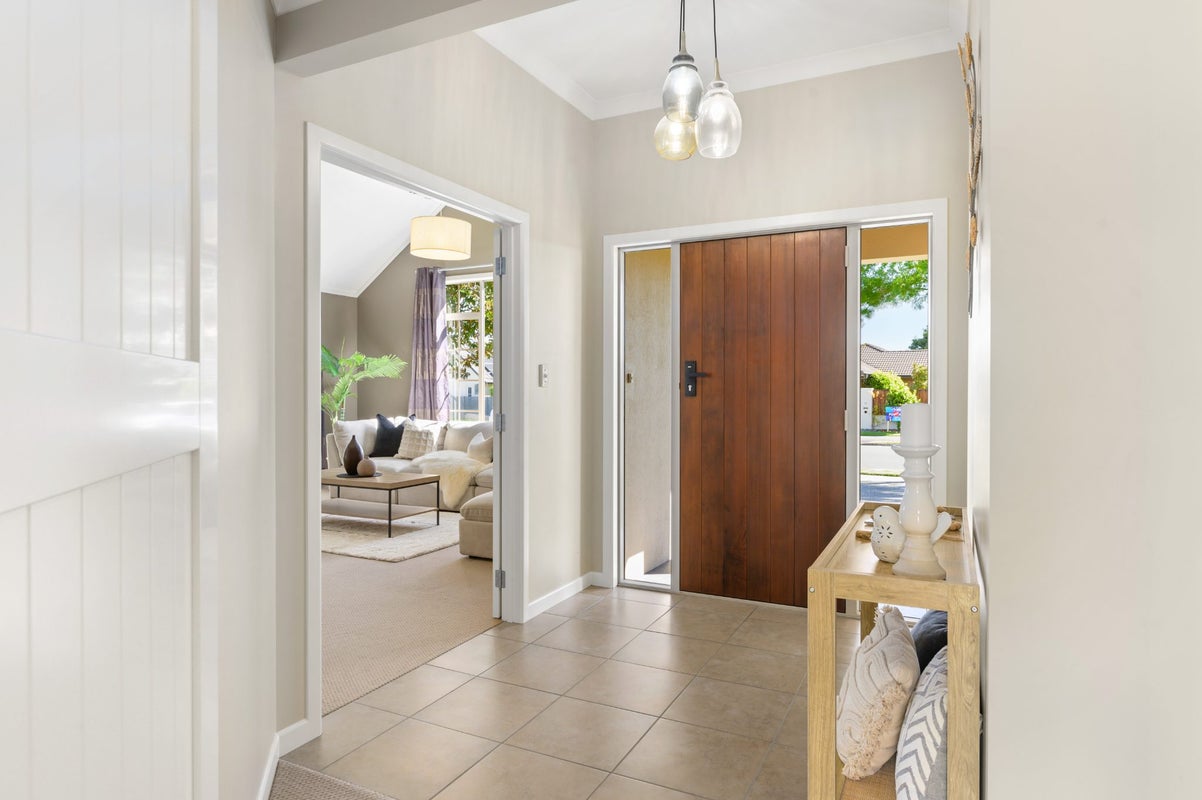 75 Huntington Drive, Huntington, Hamilton - Carousel 2