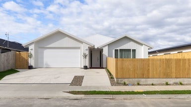 44 Solitude Crescent, Kelvin Grove, Palmerston North - Carousel 1