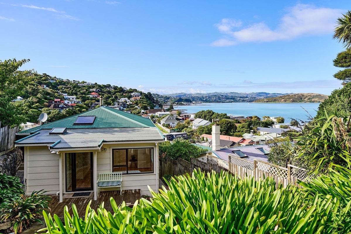 2 Gordon Road, Plimmerton, Porirua - Carousel 1