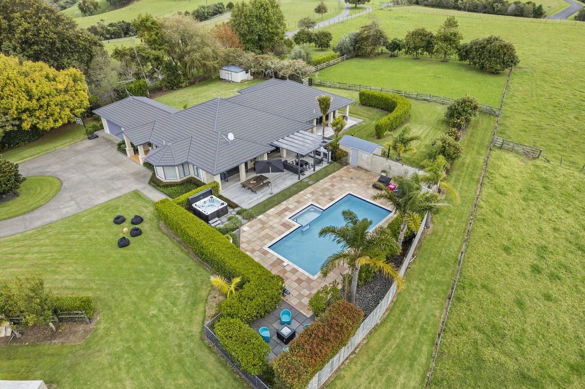 81 Whitford Park Road, Manurewa - Carousel 1
