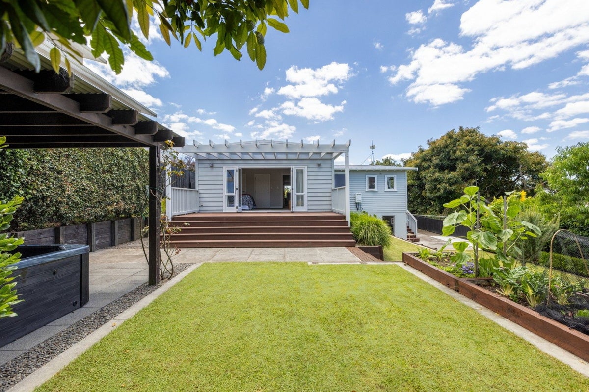 57 Seaview Road, Otumoetai, Tauranga - Carousel 21