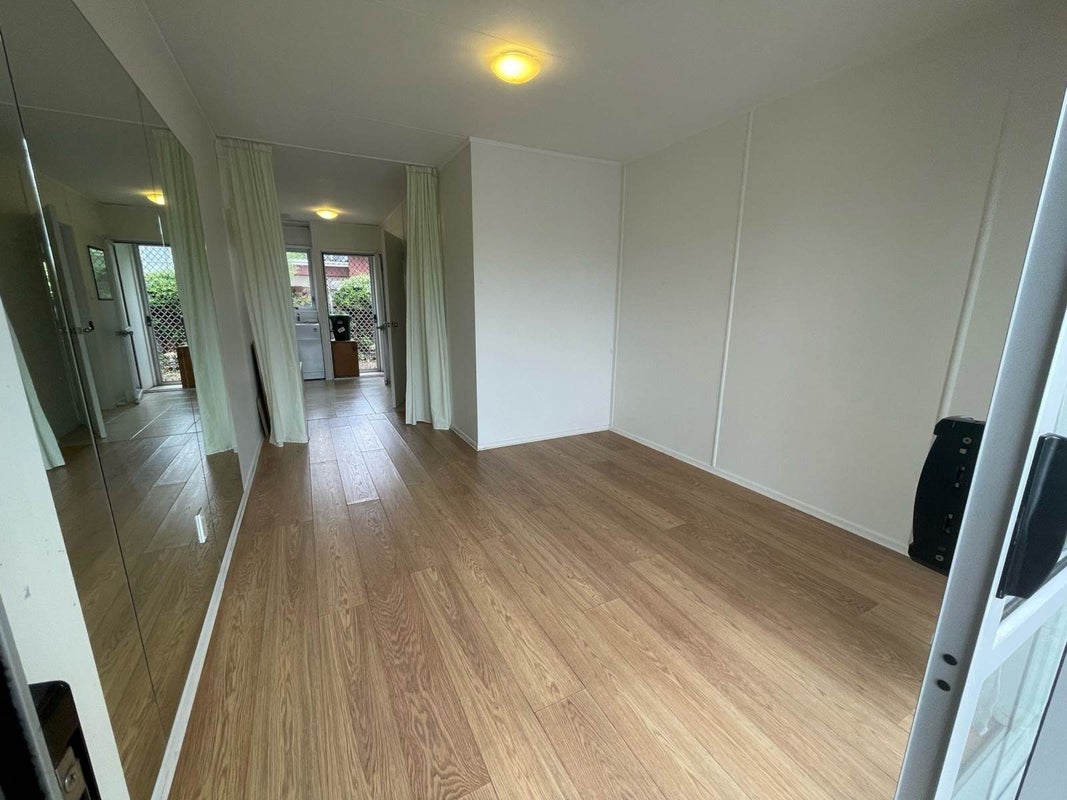 1/5 Vivian Wilson Drive, Eastern Beach, Auckland - Carousel 6