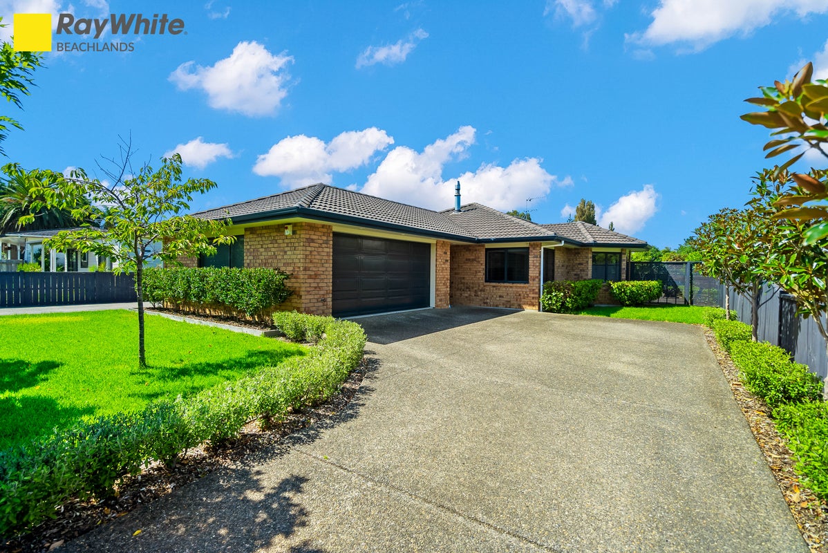 17 Fourth View Avenue, Beachlands, Auckland - Carousel 1