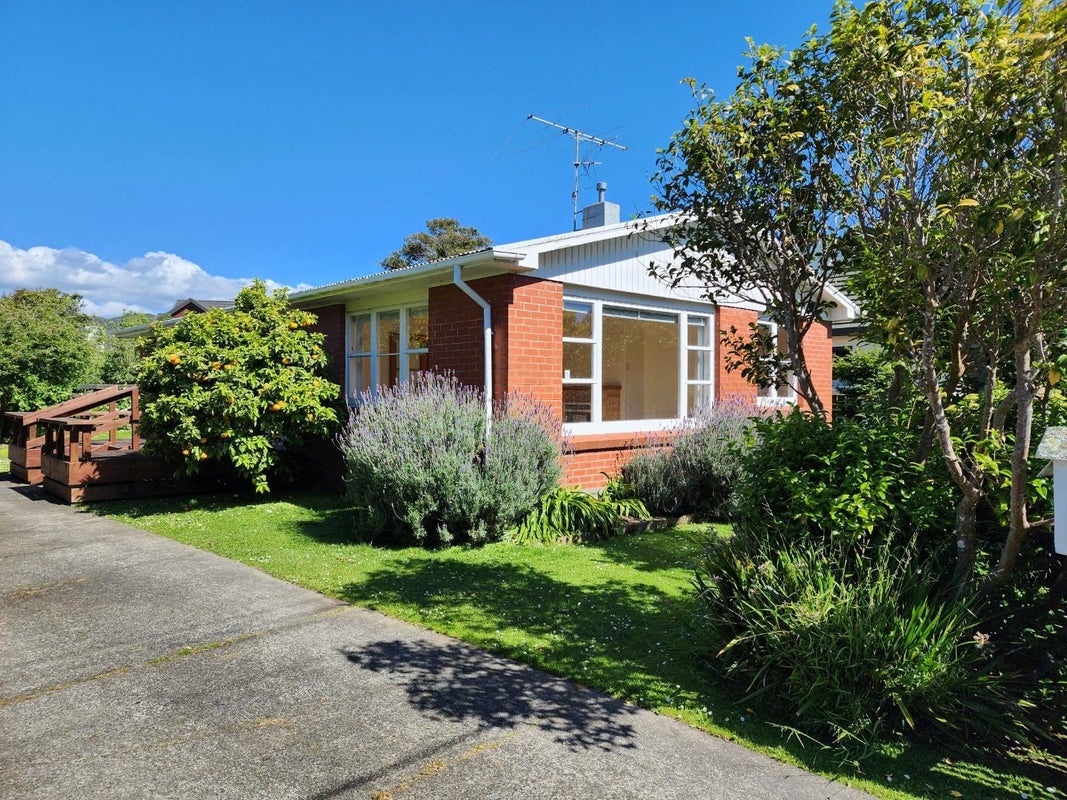 10 Fry Street, Boulcott, Lower Hutt - Carousel 1
