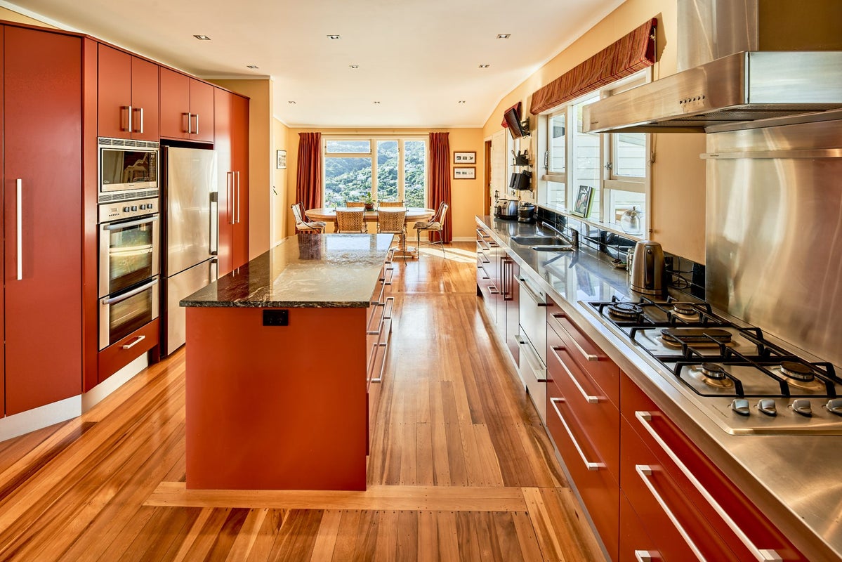 33 Collier Avenue, Karori, Wellington - Carousel 2