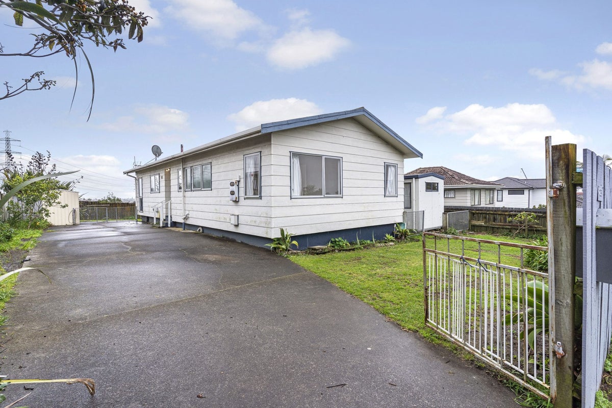 25 Matthews Road, Flat Bush, Manukau City, Auckland - Carousel 1