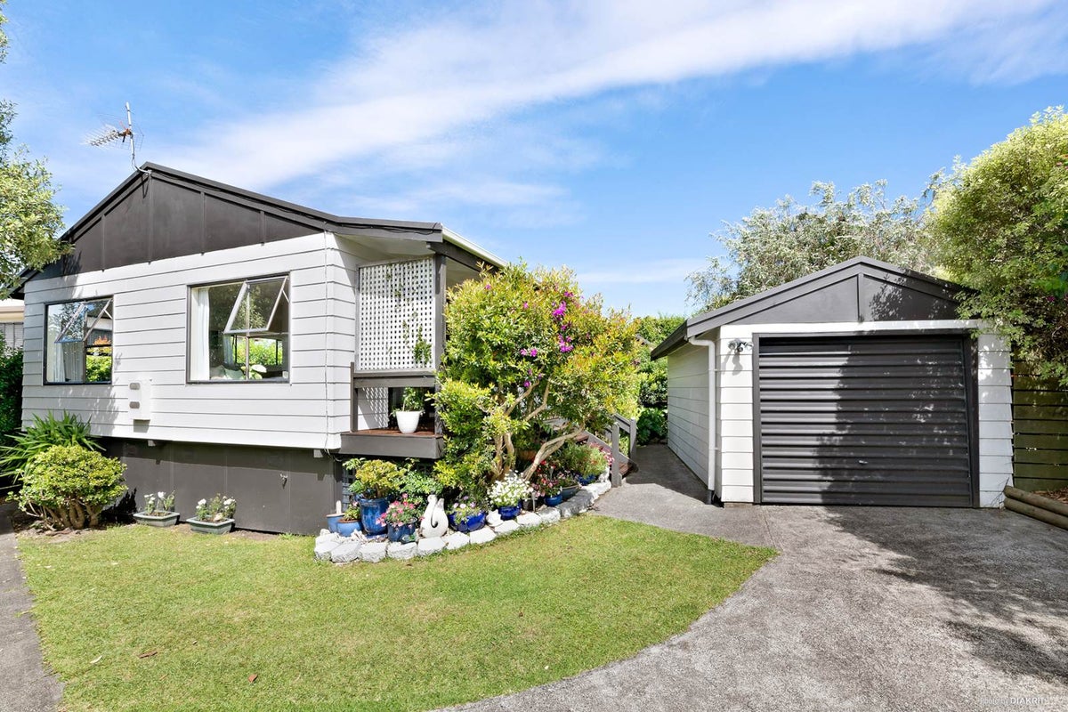 924A Whangaparaoa Road, Manly, Whangaparaoa - Carousel 1