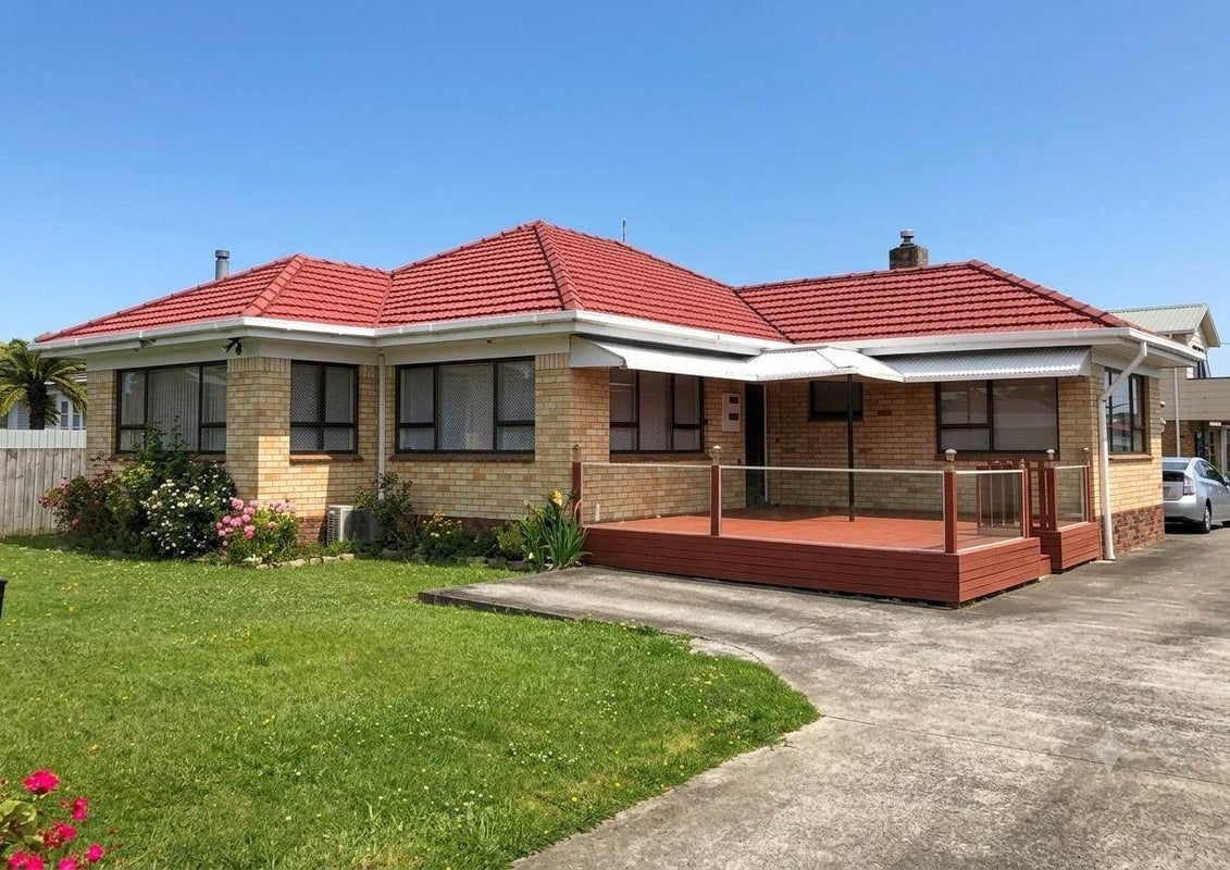 17 Franklin Avenue, Papatoetoe, Auckland - Carousel 1