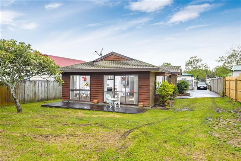 2/3 Seabrook Avenue, New Lynn, Auckland - Carousel 2