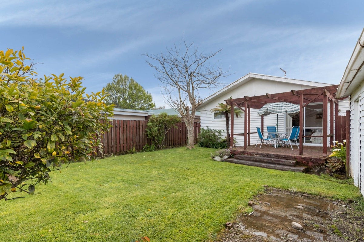 25 Perry Street, Heretaunga, Upper Hutt - Carousel 1