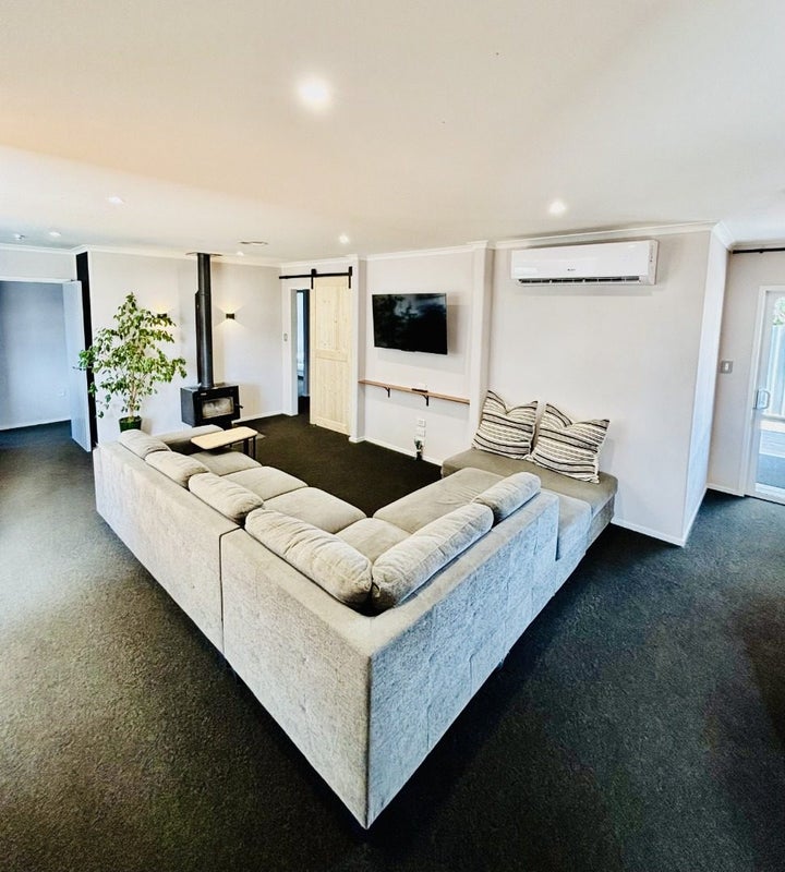 38A Warwick Crescent, Taradale, Napier - Carousel 2