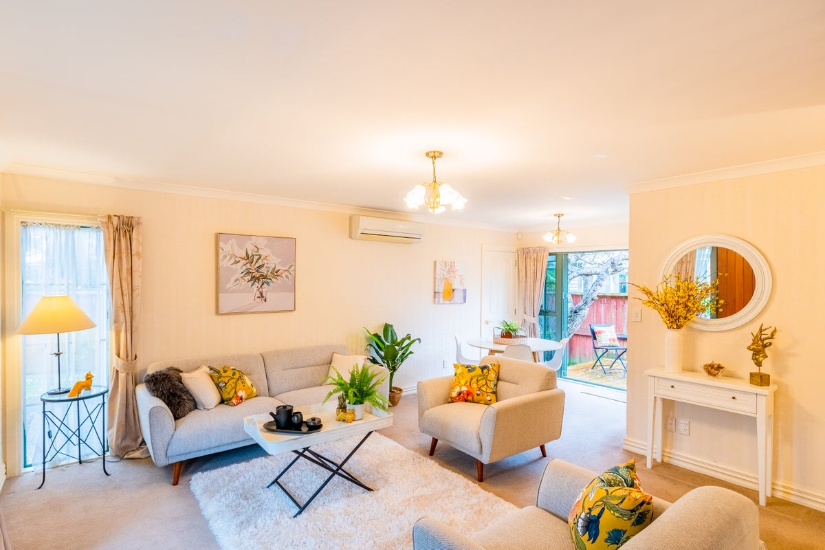 14A Oxford Street, Tawa, Wellington - Carousel 1