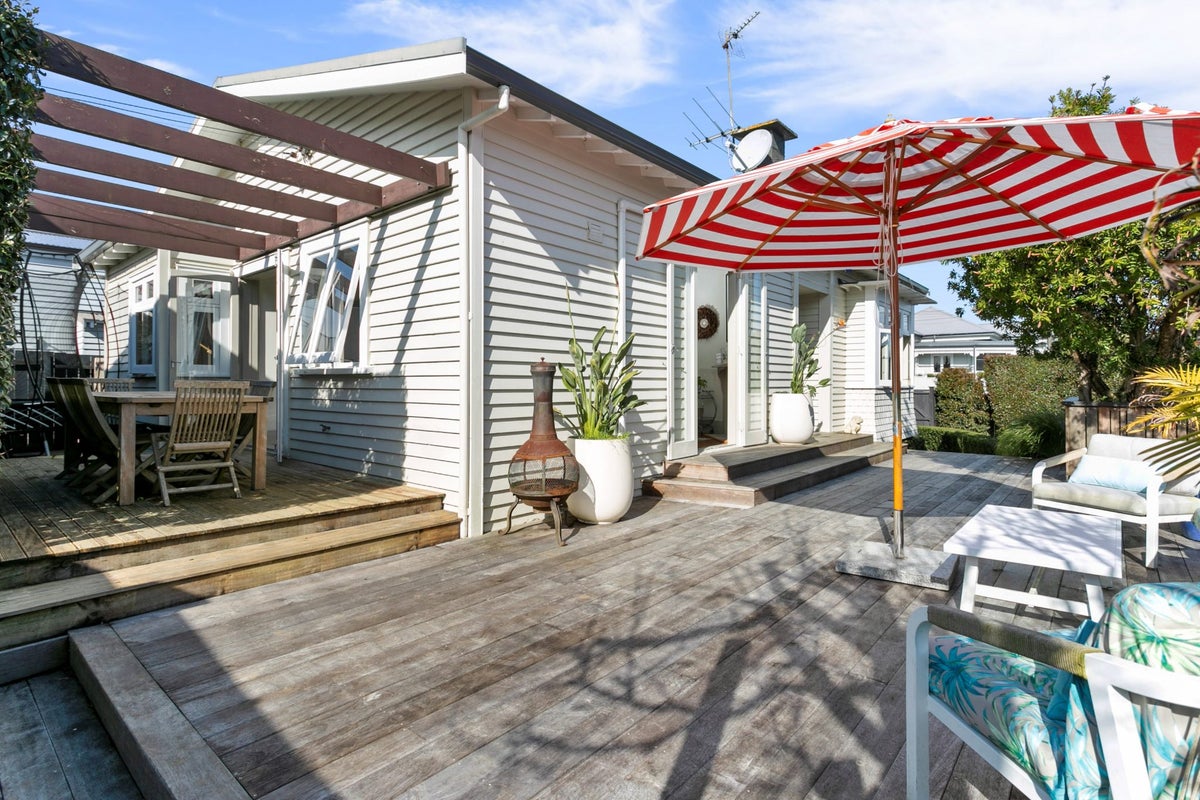 26 Amaru Road, One Tree Hill, Auckland - Carousel 2