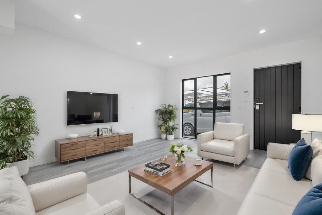 1A Frances Street, Manurewa, Auckland - Carousel 1