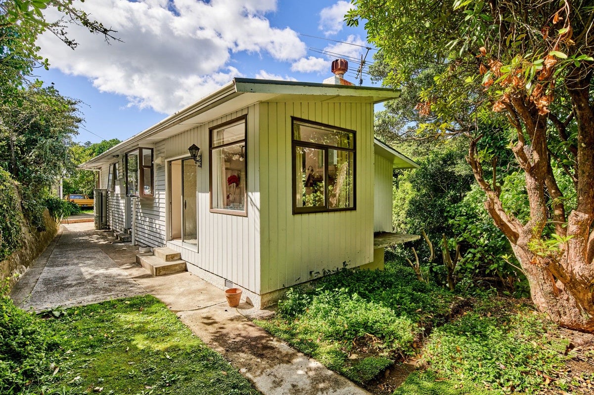 52 Dominion Park Street, Johnsonville, Wellington - Carousel 1