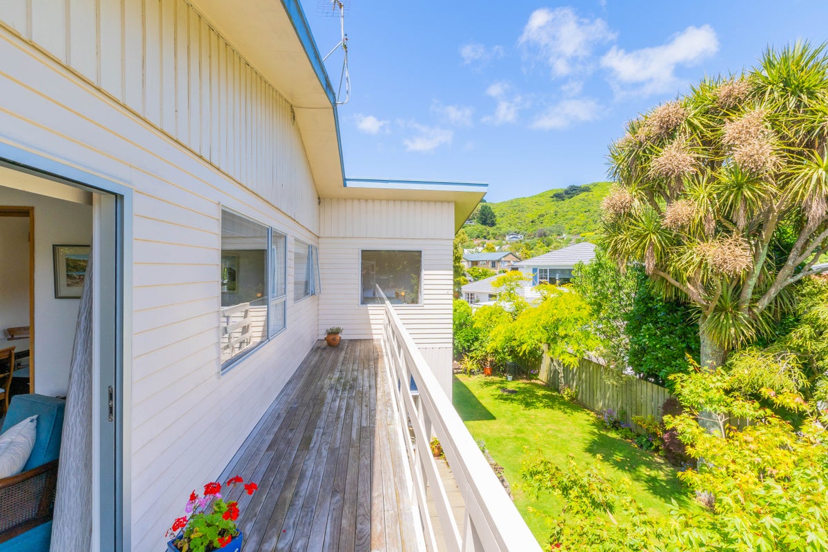 5 Fitzwilliam Terrace, Tawa, Wellington - Carousel 35