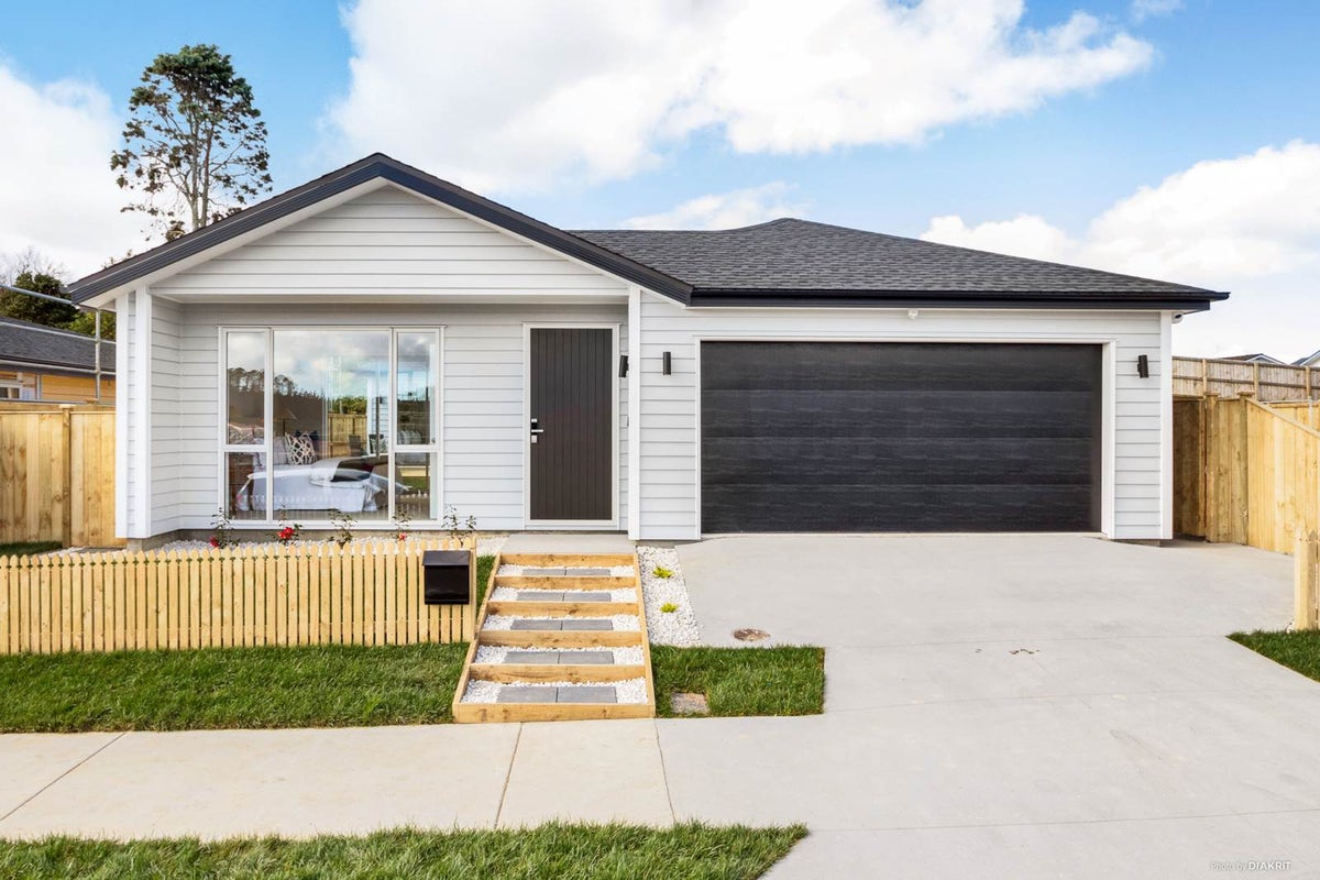 4 Tararua Street, Massey, Auckland - Carousel 1