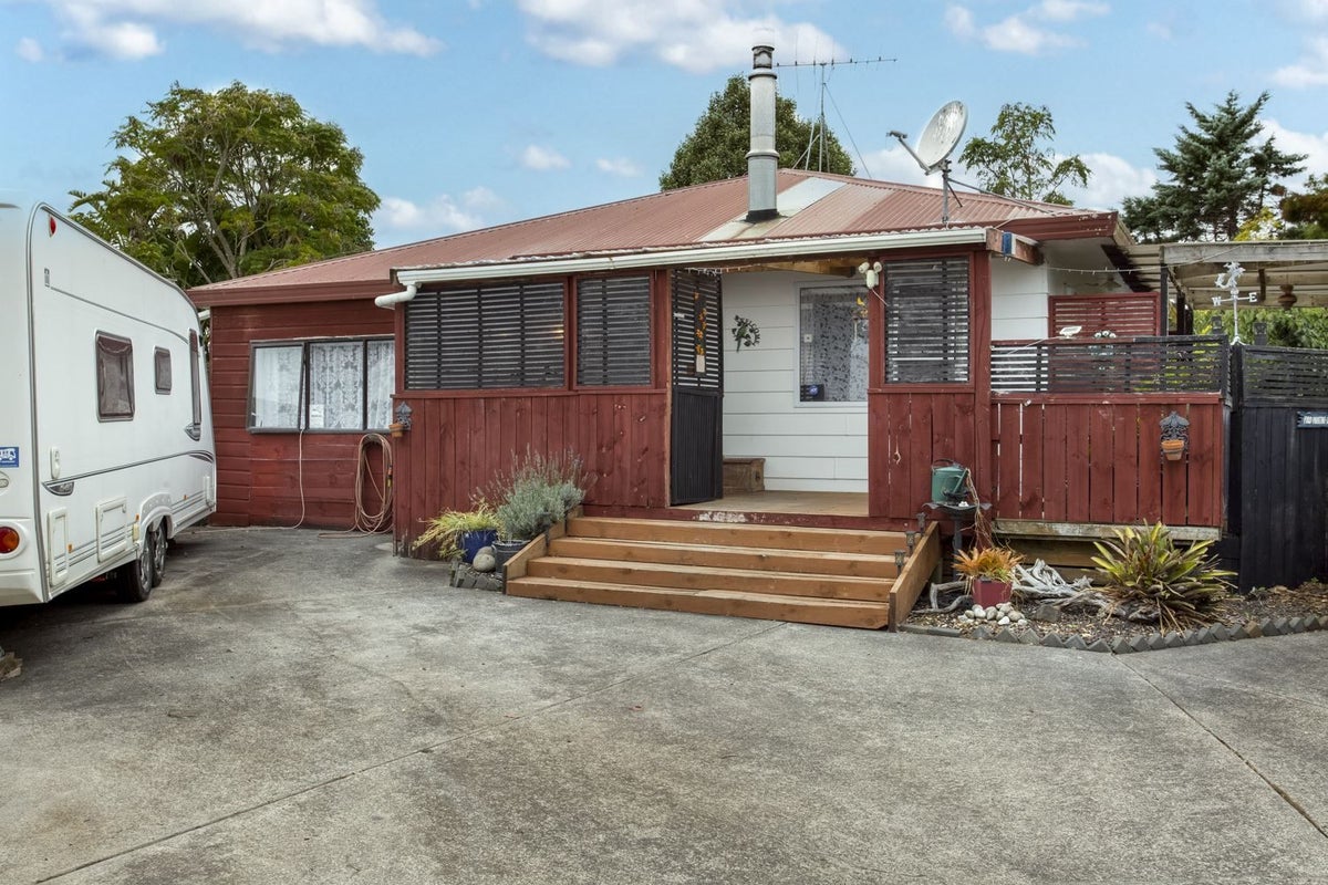 55E Springs Road, Parakai, Helensville - Carousel 16