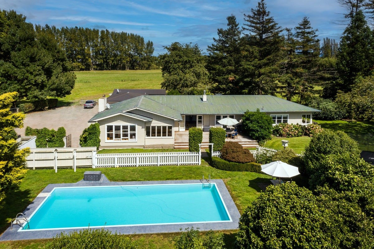 59 York Road, Longlands, Hastings - Carousel 1