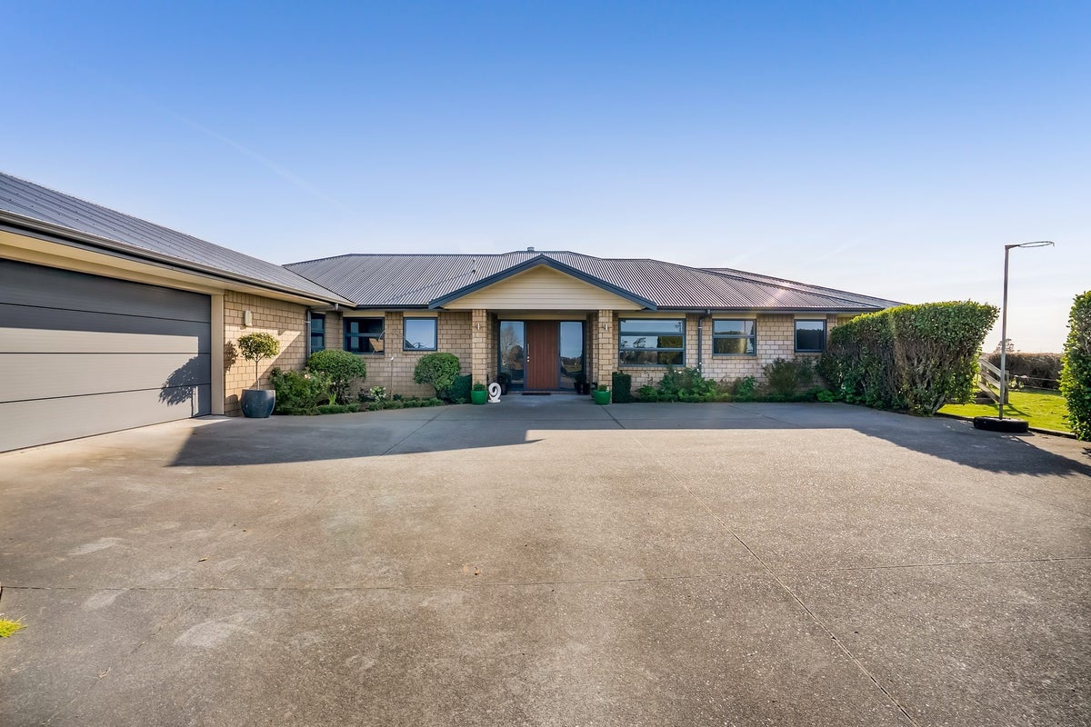 60 Monmouth Road, Pembroke, Stratford - Carousel 1