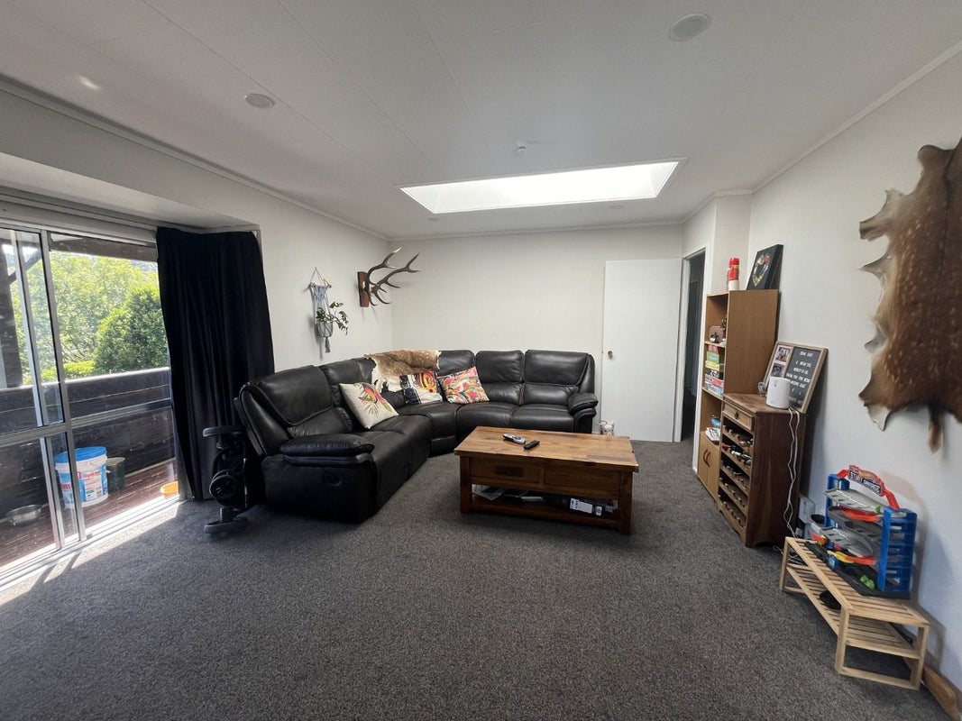 86 Leeward Drive, Whitby, Porirua - Carousel 2