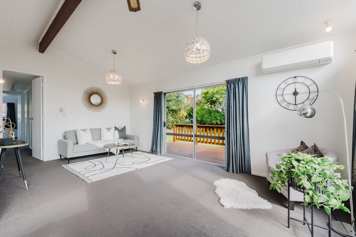 16 Pickering Crescent, Chedworth, Hamilton - Carousel 2