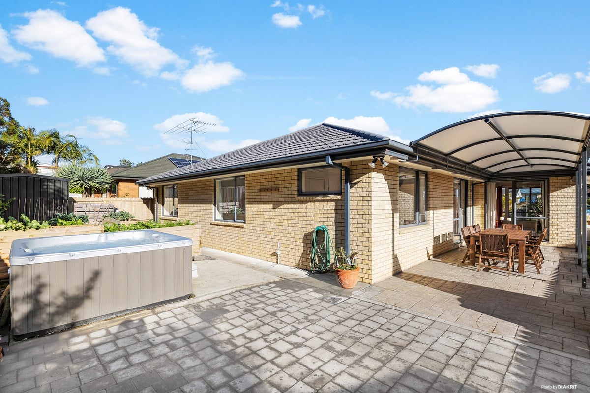 26 Sunvista Avenue, Oteha, Auckland - Carousel 2