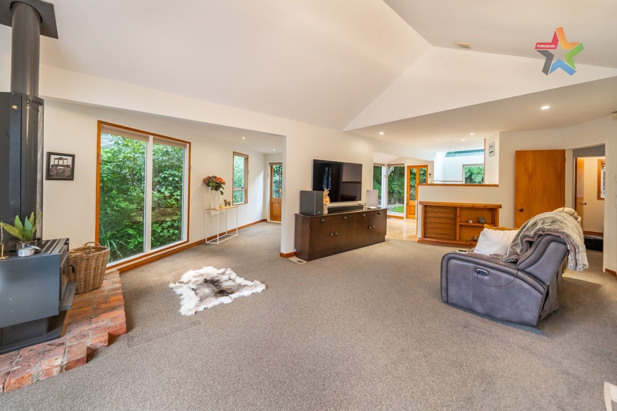 49 Gurney Road, Kelson, Lower Hutt - Carousel 1