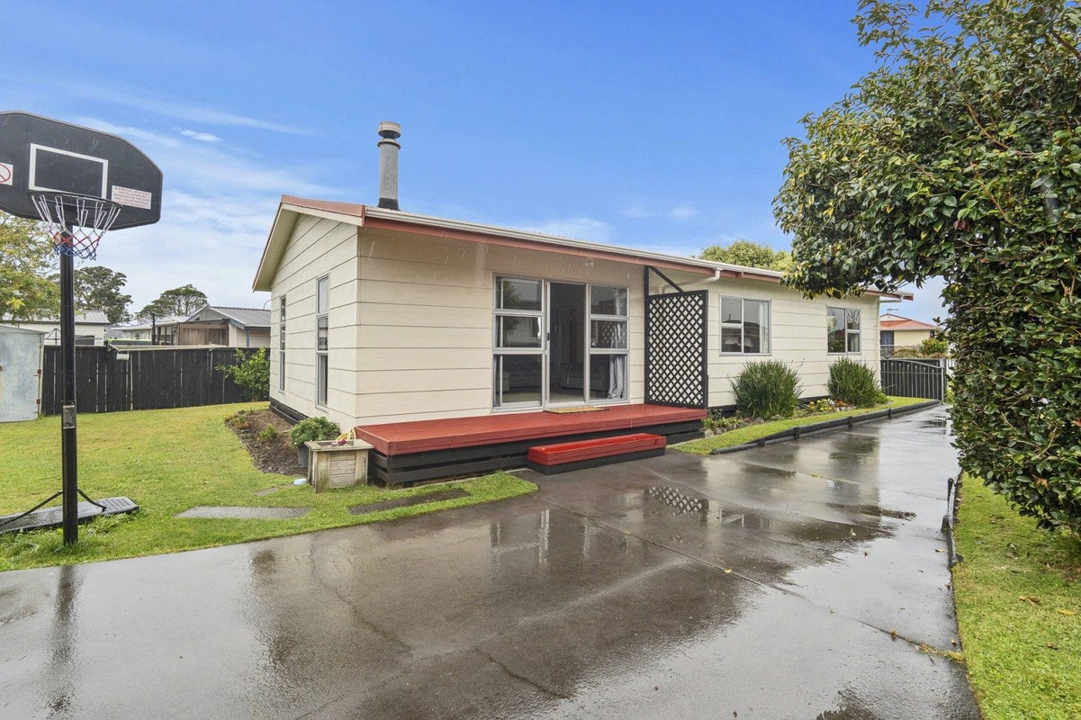 219 Parklands Avenue, Bell Block, New Plymouth - Carousel 2
