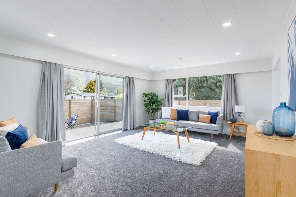 71 Pasadena Crescent, Totara Park, Upper Hutt - Carousel 1