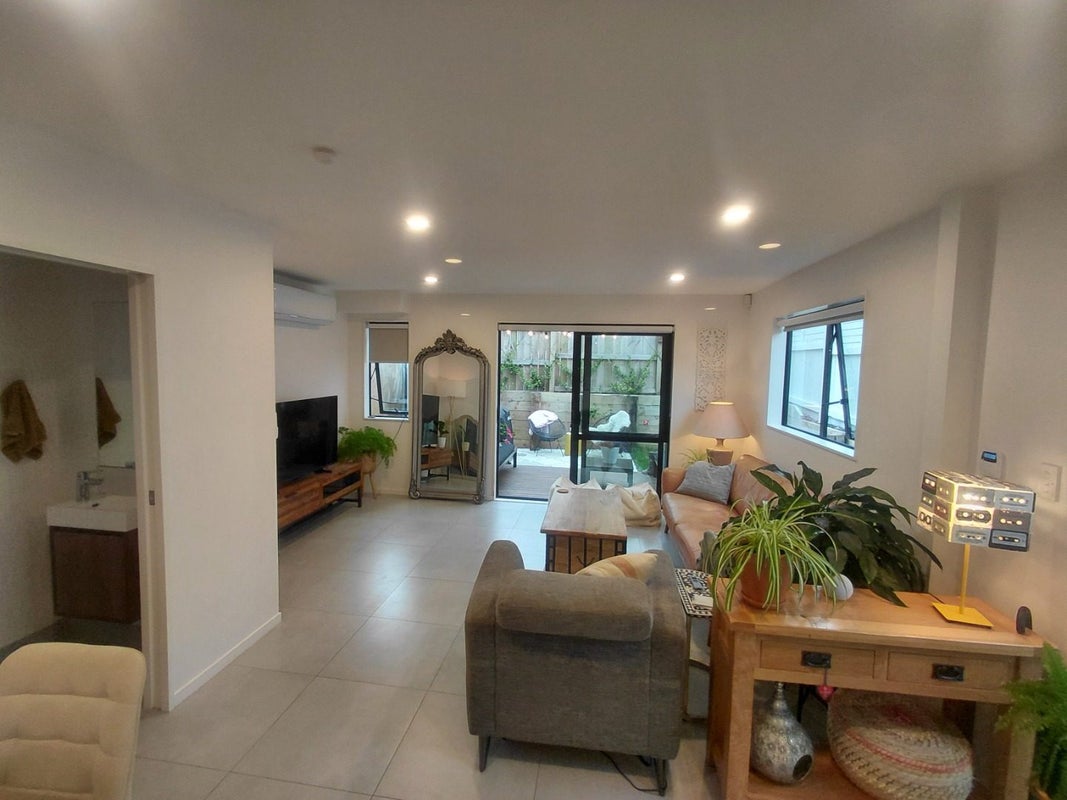 1/19 Alverston Street, Waterview, Auckland - Carousel 13