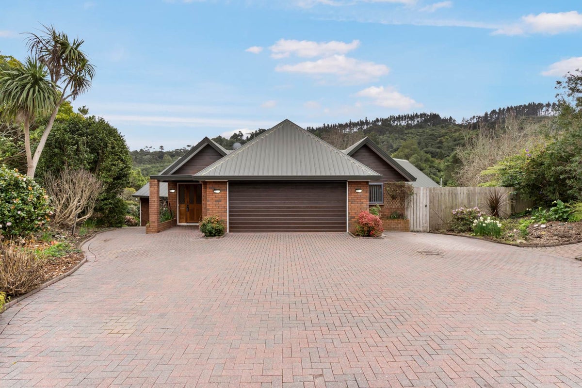 297 Kauri View Road, Papakura - Carousel 1