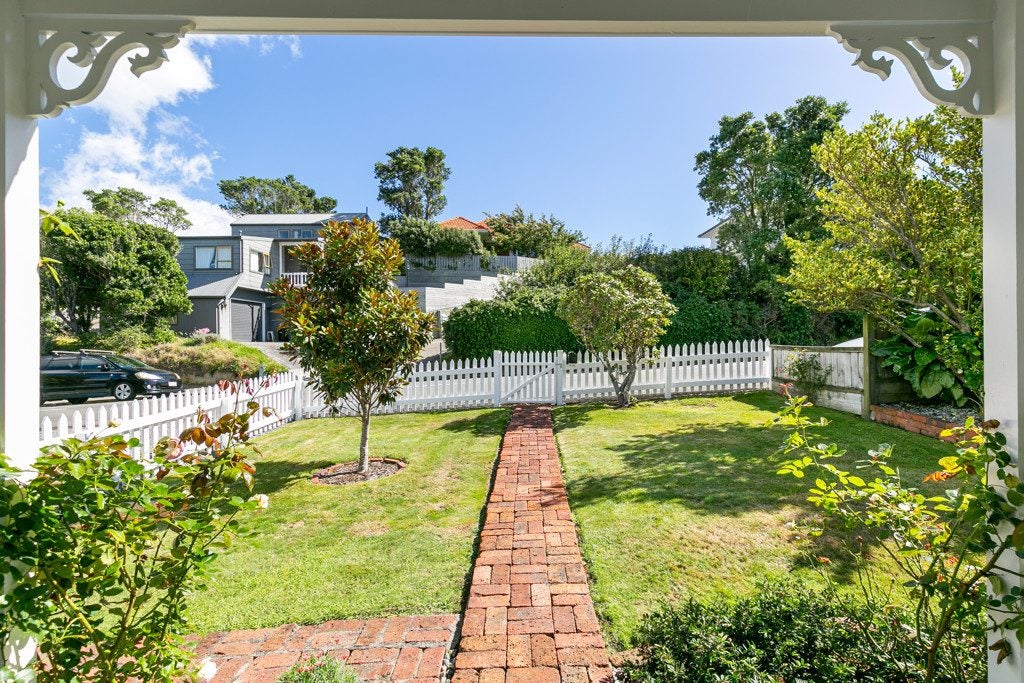 8 Clifford Road, Johnsonville, Wellington - Carousel 27