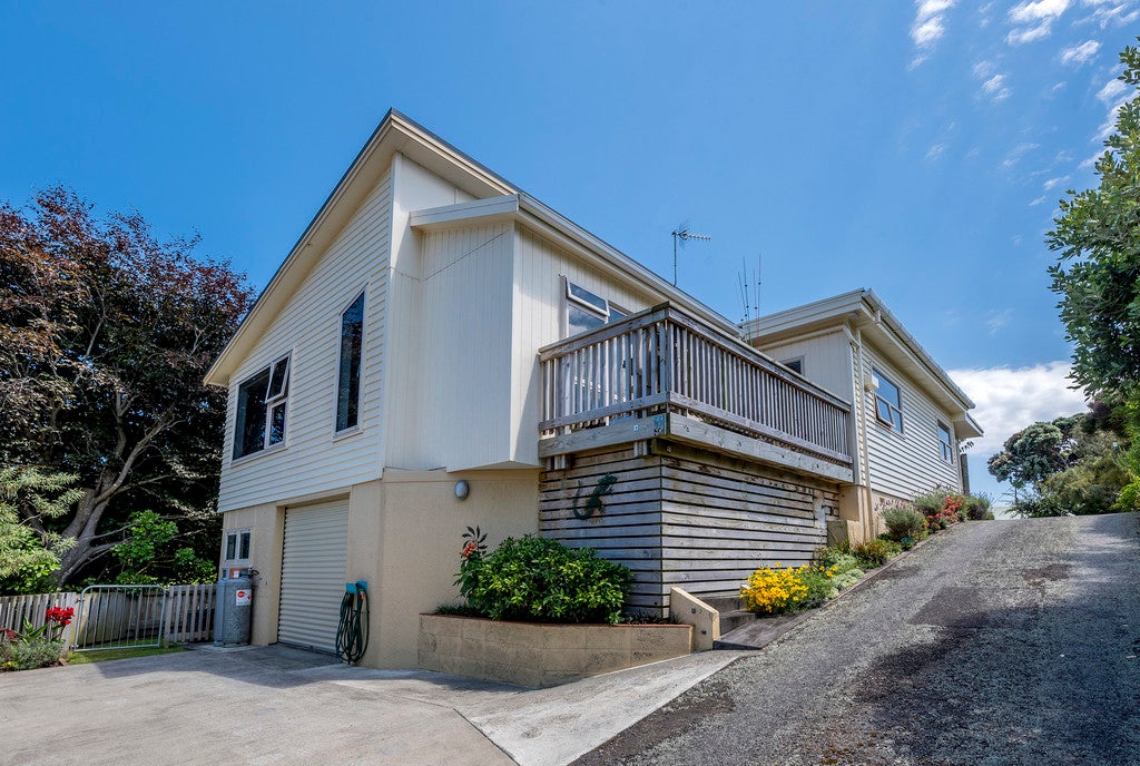 15 Kowhai Grove, Raumati Beach, Paraparaumu - Carousel 1