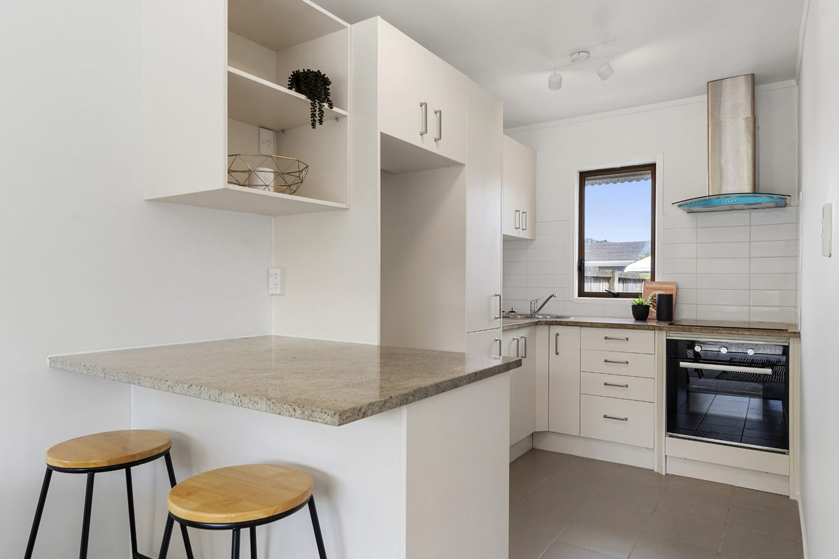 2/773 Beach Road, Browns Bay, Auckland - Carousel 2