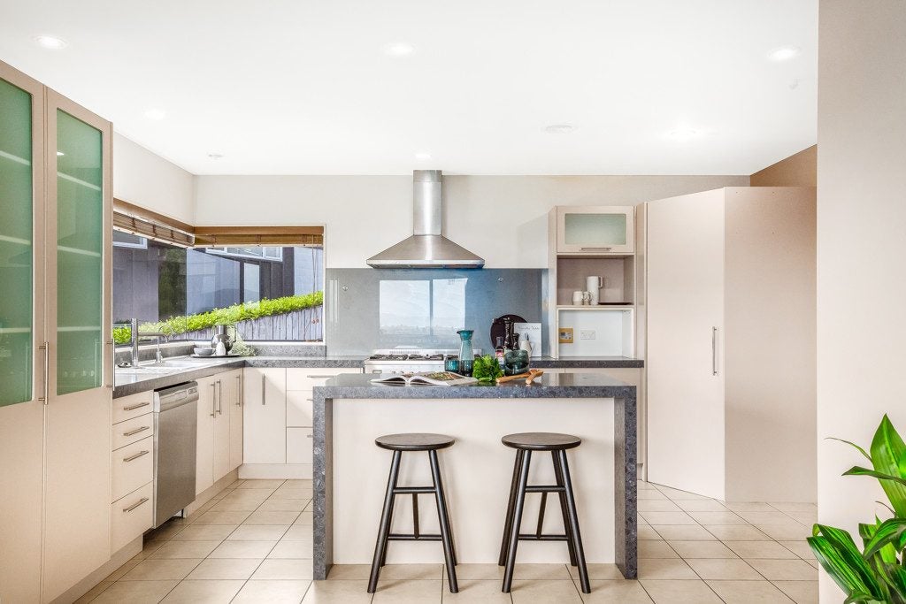 54 Kakariki Grove, Waikanae - Carousel 2