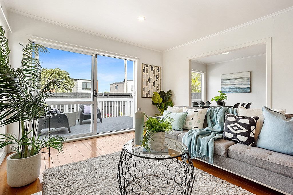 8 Hikurangi Street, Te Atatu Peninsula, Auckland - Carousel 2