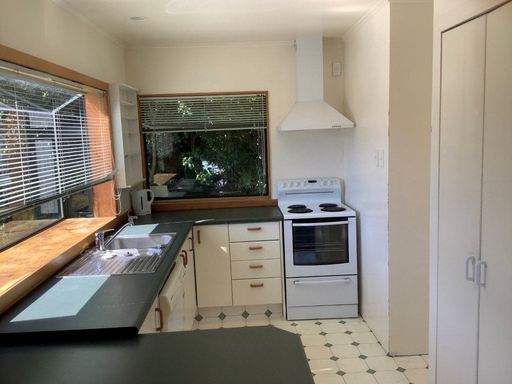 2 Moss Lane, Raumati Beach, Paraparaumu - Carousel 2