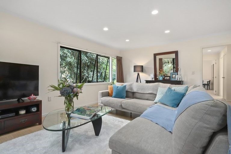 134 Woodlands Park Road, Titirangi, Auckland - Carousel 1