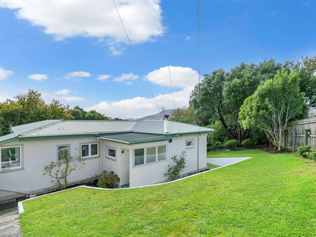 9 Chester Road, Tawa, Wellington - Carousel 1