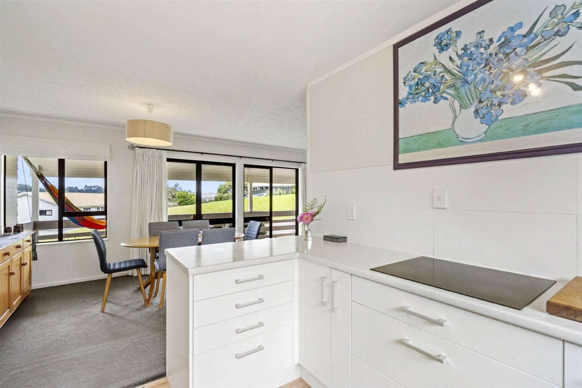3 Emery Grove, Bayview, Auckland - Carousel 50