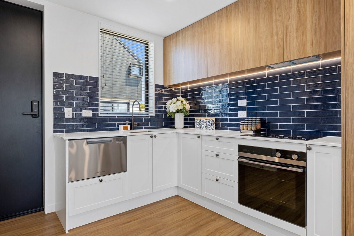 3/196 Hills Road, Edgeware, Christchurch - Carousel 2
