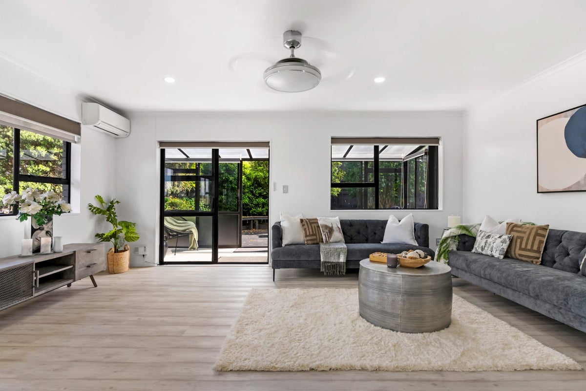1/131 Botany Road, Botany Downs, Auckland - Carousel 2