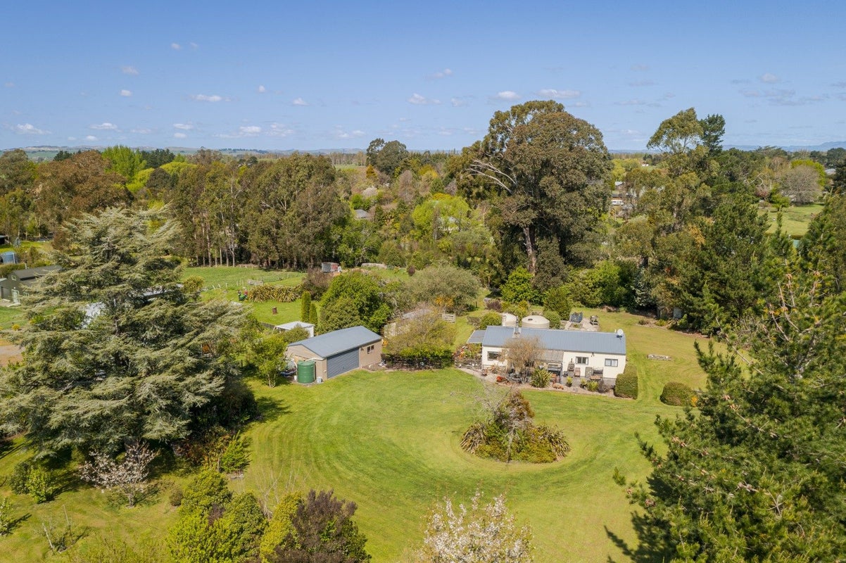 37 Buckland Street, Waipawa - Carousel 1