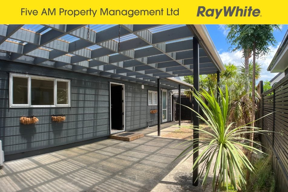 5A Everingham Place, Sunnyhills, Auckland - Carousel 1