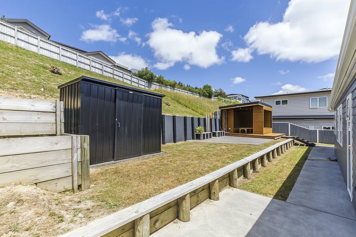 5 Madeira Close, Whitby, Porirua - Carousel 18