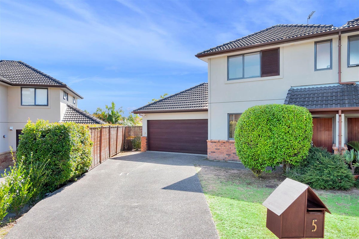 5 Ashurst Lane, Greenhithe, Auckland - Carousel 1