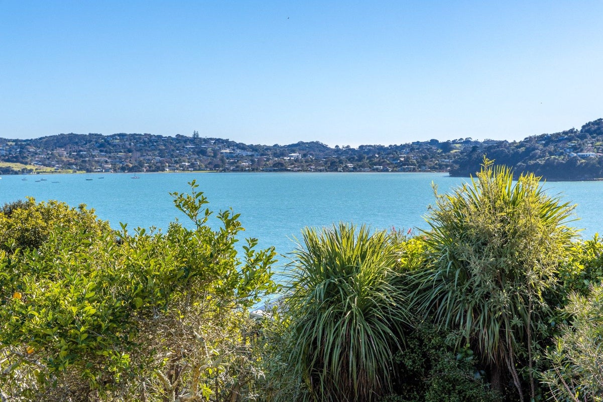 17 Kennedy Point Road, Surfdale, Waiheke Island - Carousel 1